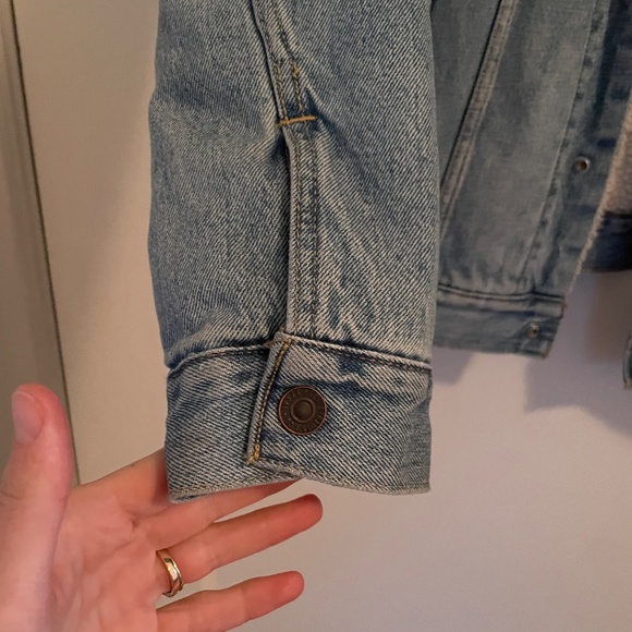Levi's 90s Sherpa Trucker Jean Jacket - Picture 7 of 9